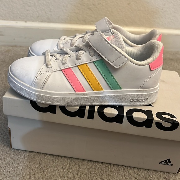 Adidas Girls Tennis Sneakers (Kids size:1) - Picture 3 of 4